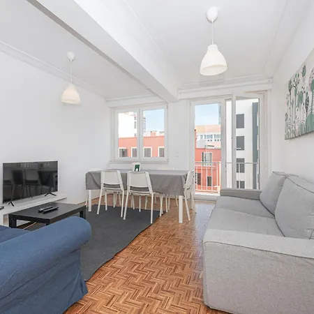 Houze Spacious Near Marques De Pombal *